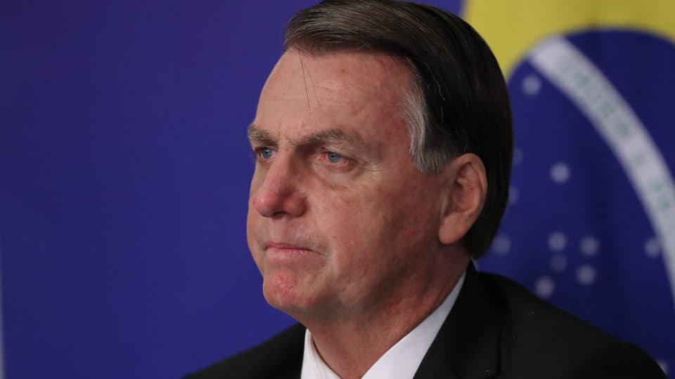 BOLETIM: Bolsonaro passa bem, mas não tem previsão de alta