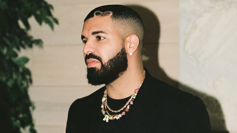 Drake é processado por modelo após colocar pimenta em preservativo
