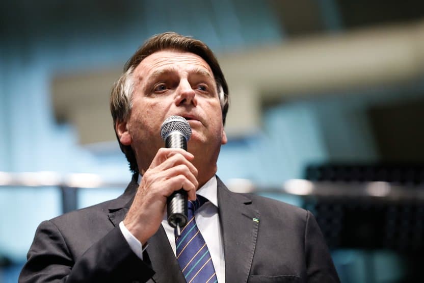 Bolsonaro culpa “roubalheira dentro da Petrobras” pela alta dos combustíveis