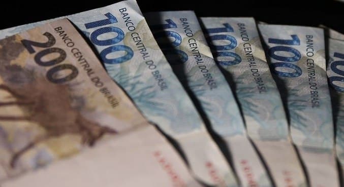 Arrecadação do governo federal cresce 17,3% e atinge R$ 1,8 trilhão, o melhor nível desde 2000
