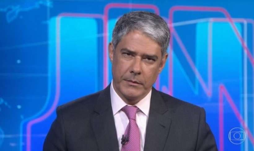Pedido de prisão de William Bonner por incentivo à vacinação é negado