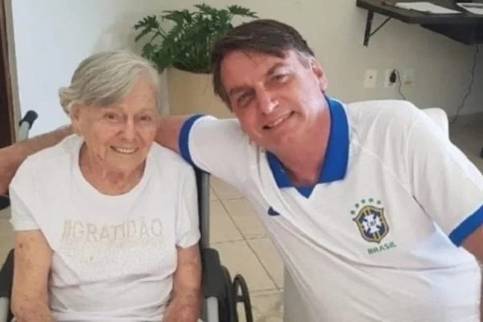 Mãe de Jair Bolsonaro é internada no interior de SP, informa hospital