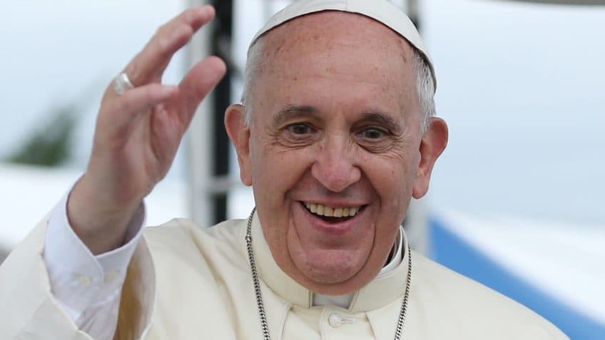 “Apoie, não condene”, diz Papa para pais de filhos gays
