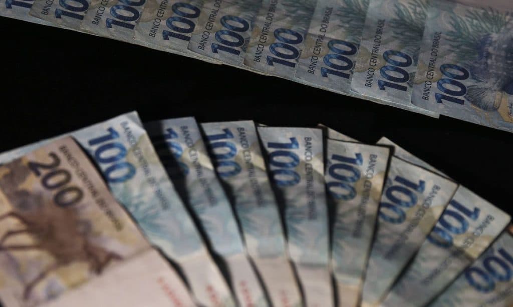 Teto de gastos fecha 2021 com folga de R$ 27,53 bilhões