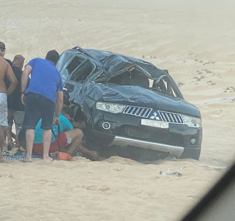 Carro que capotou em dunas no litoral do RN não possuía autorização para trafegar