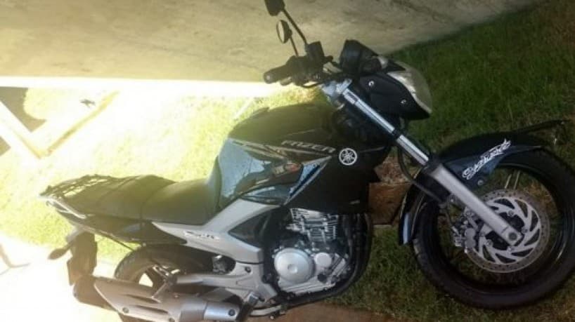 Homem dá calote em sogra, cancela casamento e foge com moto da noiva