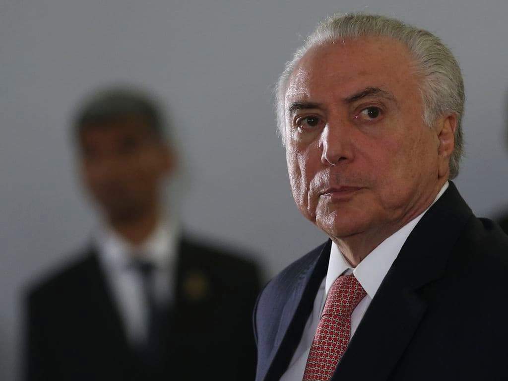 Temer e mais sete são absolvidos em ação que o levou à prisão
