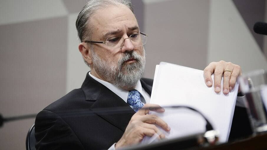 Aras pede ao STF para retirar sigilo de investigações preliminares decorrentes da CPI da Covid