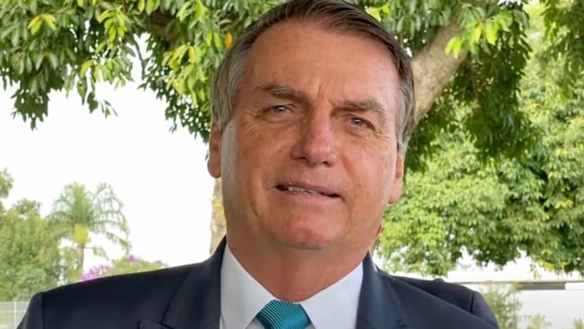 Bolsonaro associa redução de 7% no número de homicídios no Brasil em 2021 ao aumento do acesso a armas de fogo