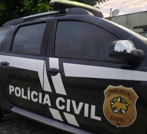 Polícia Civil prende suspeito por abuso sexual infantil em Extremoz; Denúncia foi feita pela mãe da criança após achar imagens da menina com o padrasto no celular dele