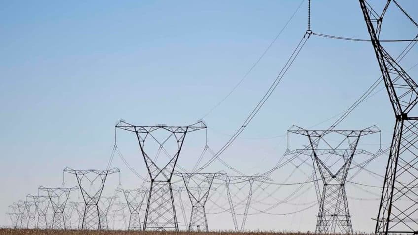 Conta de luz continuará com valor extra pelo menos até abril