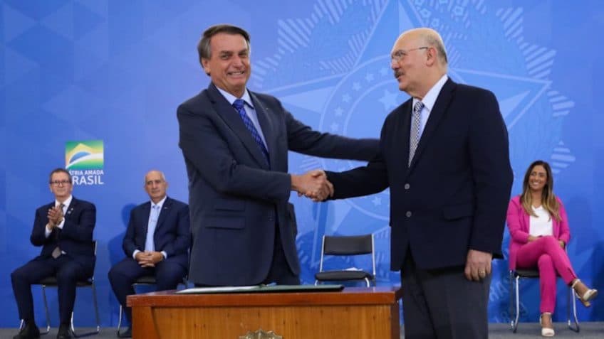 Bolsonaro anuncia critérios para renegociação de dívidas dos contratos do Fies