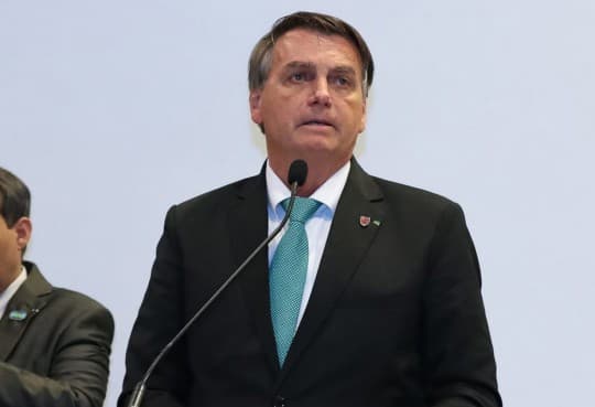 Bolsonaro diz que vai à Rússia por “convite, comércio e paz”