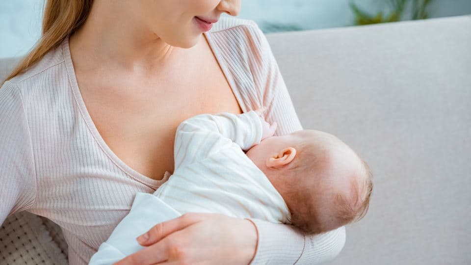 Estudo indica que a palavra “mãe" deve ser substituída por “pessoa lactante" para criar uma linguagem neutra