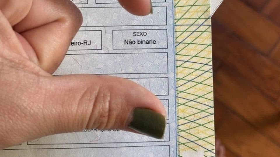 Com linguagem neutra, gênero ‘não binarie' é incluído em certidões de nascimento no RJ