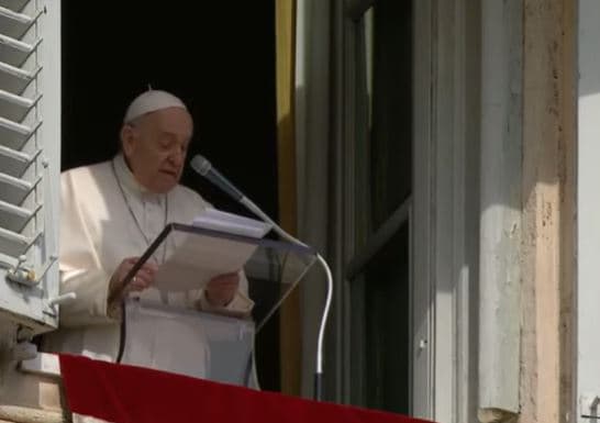 "Estou com o coração partido, silenciem as armas, Deus está com os operadores da paz e não com quem usa a violência", diz Papa