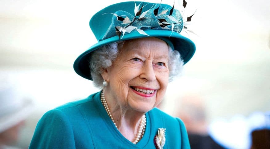 Rainha Elizabeth testa positivo para Covid-19, diz Palácio de Buckingham