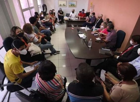 Governo recua de proposta e professores do Estado mantêm indicativo de greve