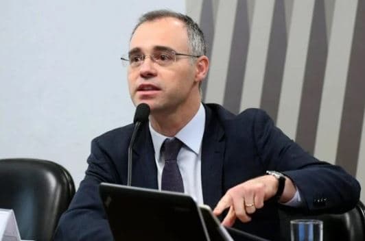 Mendonça envia à PGR ações contra Bolsonaro por mudanças no Iphan
