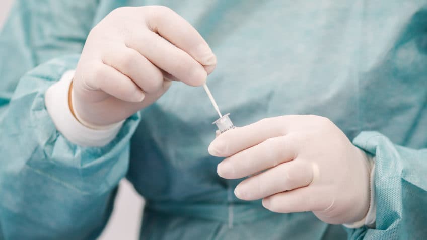 Total de testes de Covid e índice de positivos caem na 1ª semana de fevereiro, dizem laboratórios