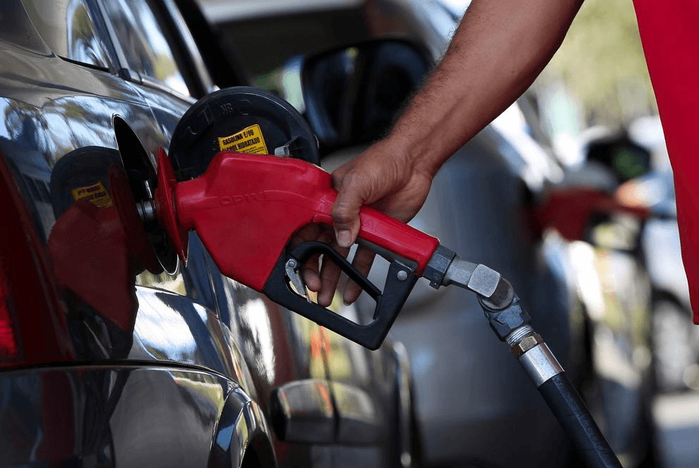 Preço da gasolina não cairá com troca na Petrobras, dizem analistas