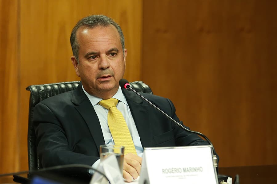 Governo substitui oito ministros que pretendem se candidatar nas eleições