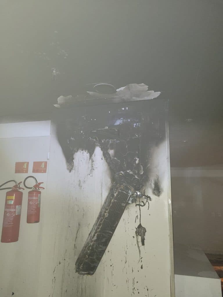 FOTO E VÍDEO: Incêndio atinge salão de festas no Condomínio Vita e moradores reclamam da administração