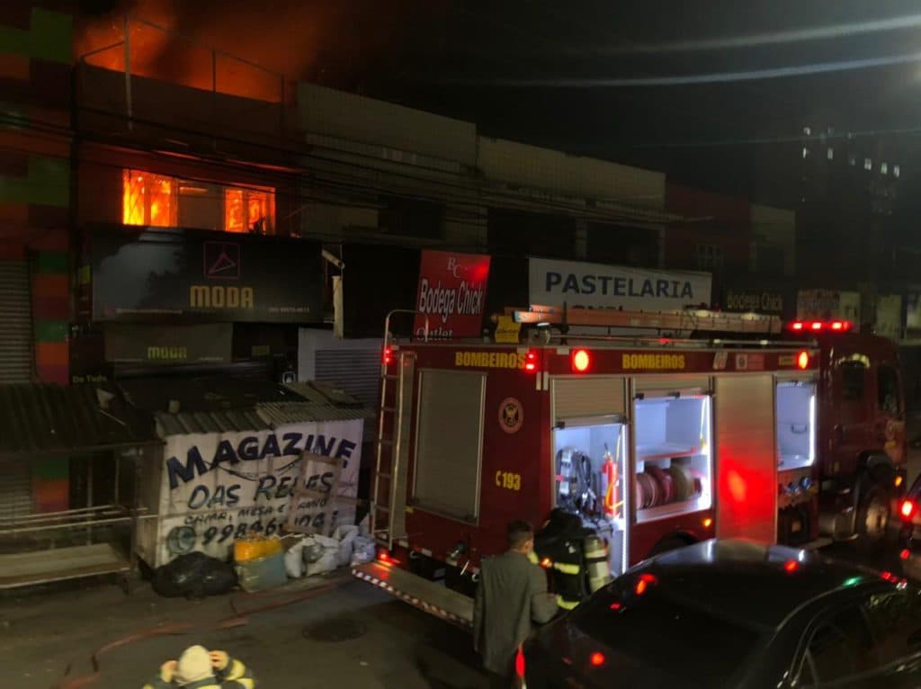 VÍDEO E FOTO: Incêndio atinge loja de roupas no Alecrim