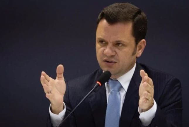 Ministro da Justiça critica decisão de Moraes e diz que estuda tomar providências sobre suspensão do Telegram