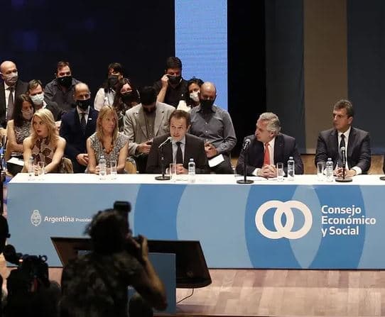 Governo argentino anuncia projeto para regular uso das redes sociais