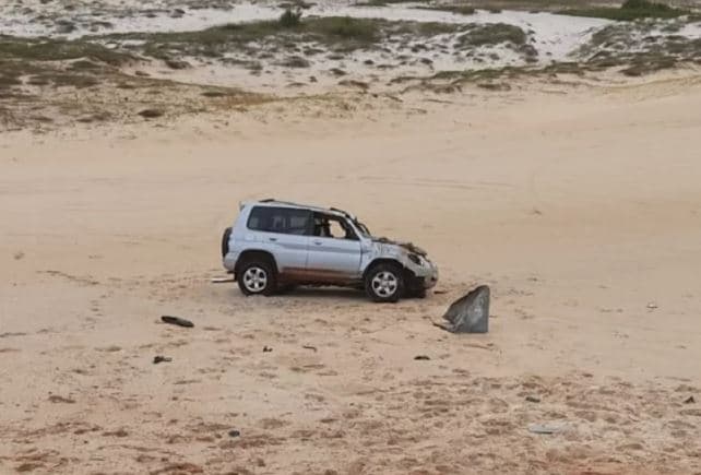 ACIDENTE: Motorista morre após carro capotar na praia de Jacumã