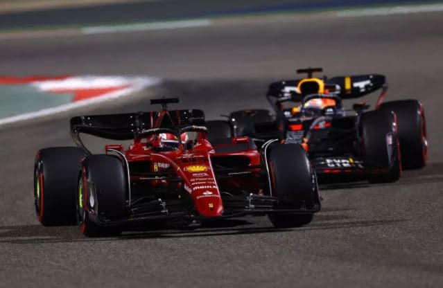 F1: Leclerc vence em 1ª dobradinha da Ferrari desde 2019; Verstappen abandona e Hamilton fica em 3º
