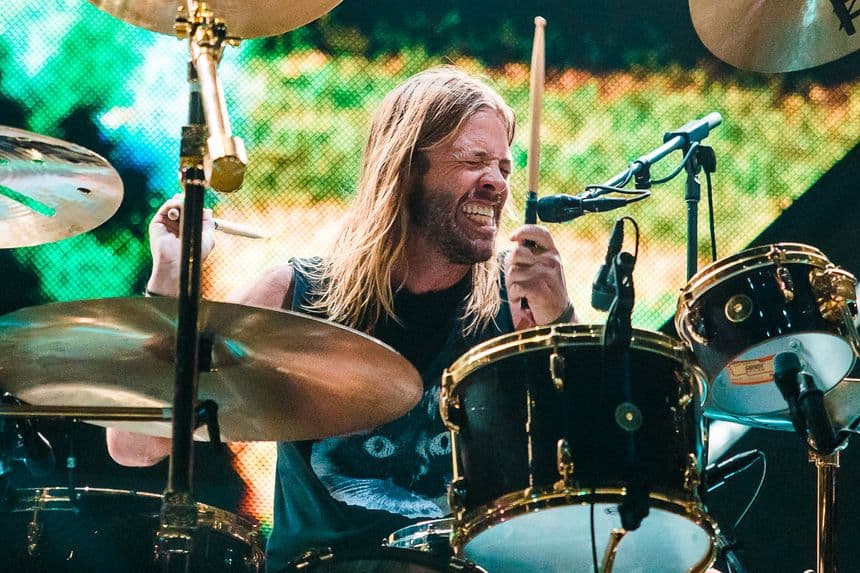 Baterista Taylor Hawkins, do Foo Fighters, morre 2 dias antes de show no Lollapalooza