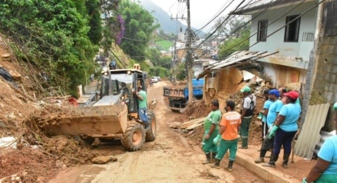 Petrópolis ainda tem cinco desaparecidos em tragédia