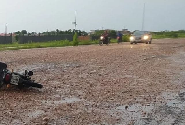 Motociclista morre após ser atingido por raio em frente a presídio em Caraúbas