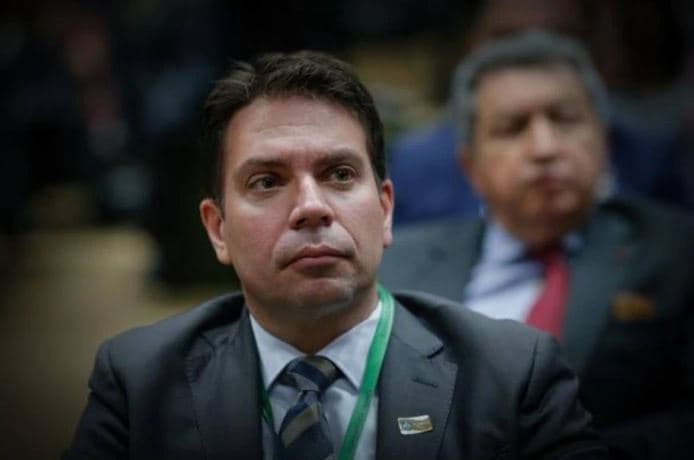 Diretor da Abin critica ministros do STF: "Estão violando a nossa própria Constituição. Parece que estão resgatando o absolutismo"