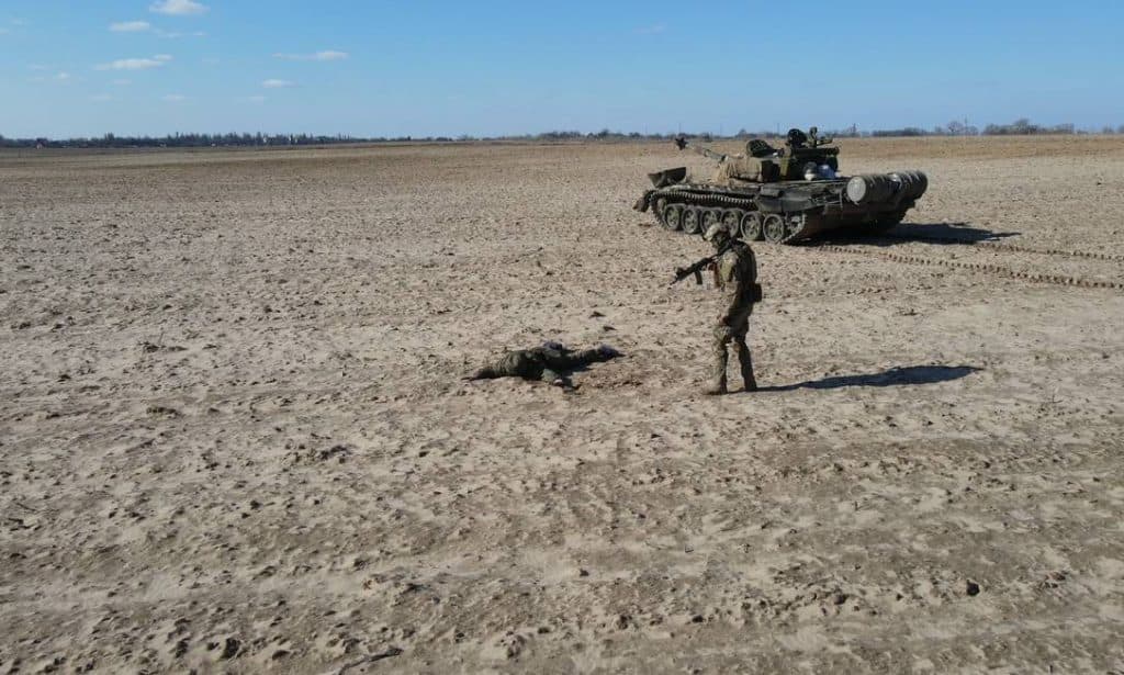 Soldado russo se rende e entrega tanque em troca de US$ 10 mil e cidadania ucraniana