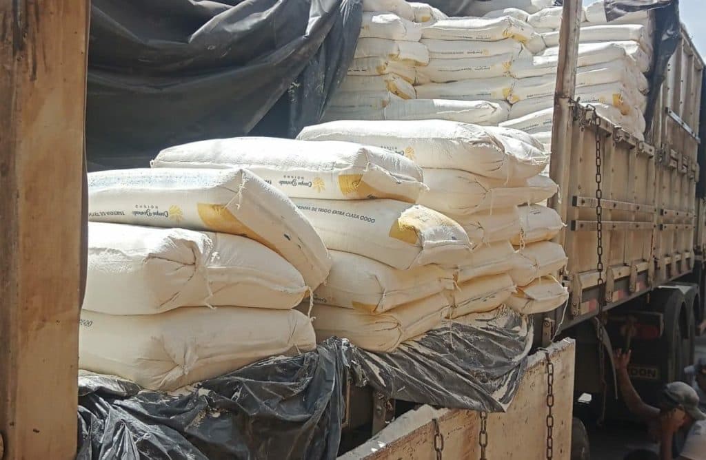 Carreta com 50 toneladas de farinha de trigo é apreendida em Natal