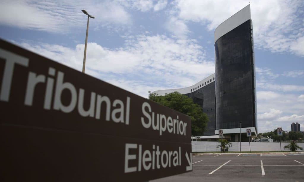 TSE decide, por unanimidade, não analisar consulta do governo federal sobre redução de imposto sobre combustíveis em ano eleitoral