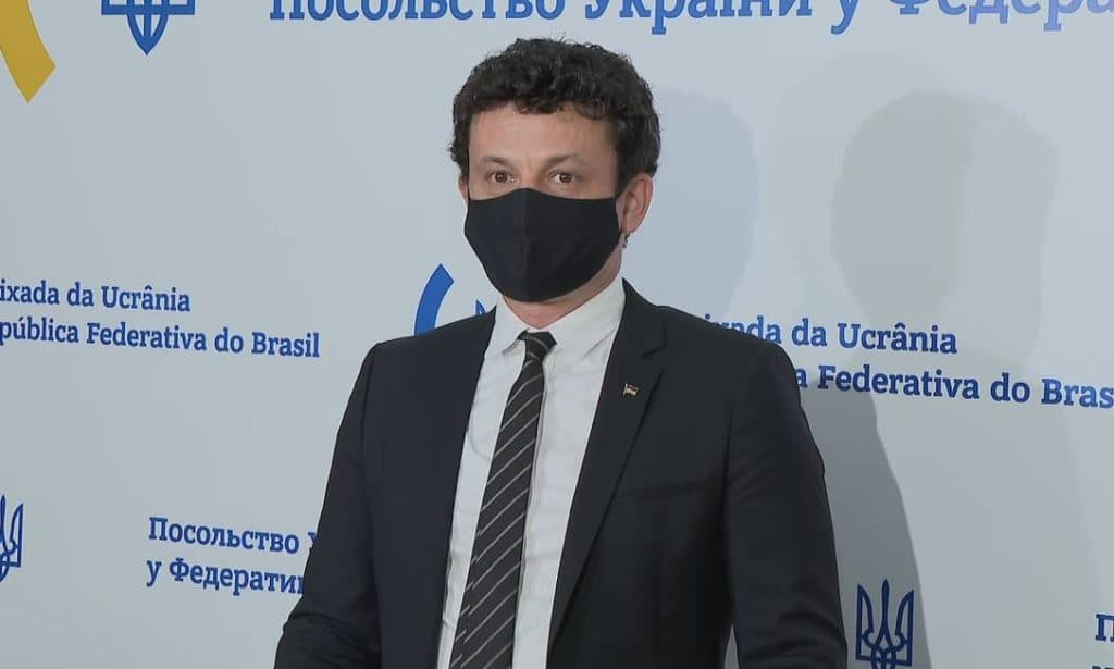 Mais de 100 brasileiros já pediram para se alistar ao Exército ucraniano, diz representante do país no Brasil