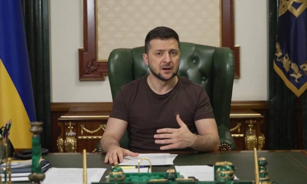 Zelensky usa lei marcial para suspender 11 partidos pró-Rússia e controlar a imprensa televisiva durante a guerra na Ucrânia