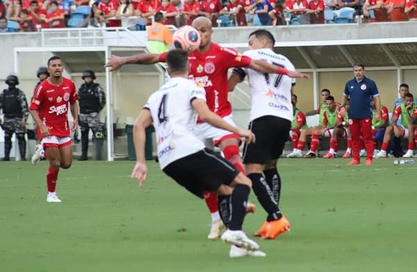 Cambistas cobram R$ 50 e R$ 150 por ingressos para final entre ABC e América