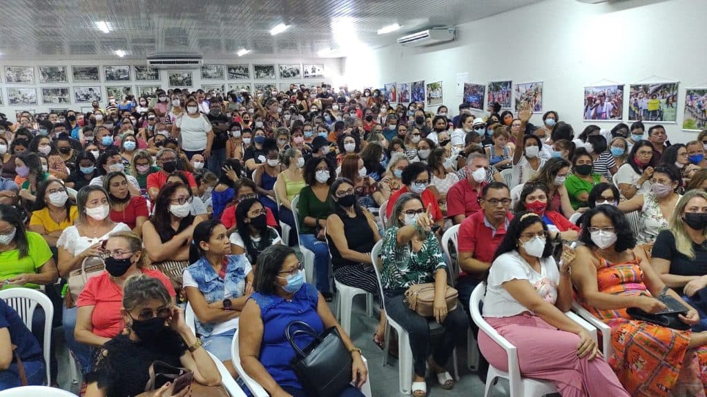Professores da rede Municipal de Educação de Natal suspendem greve