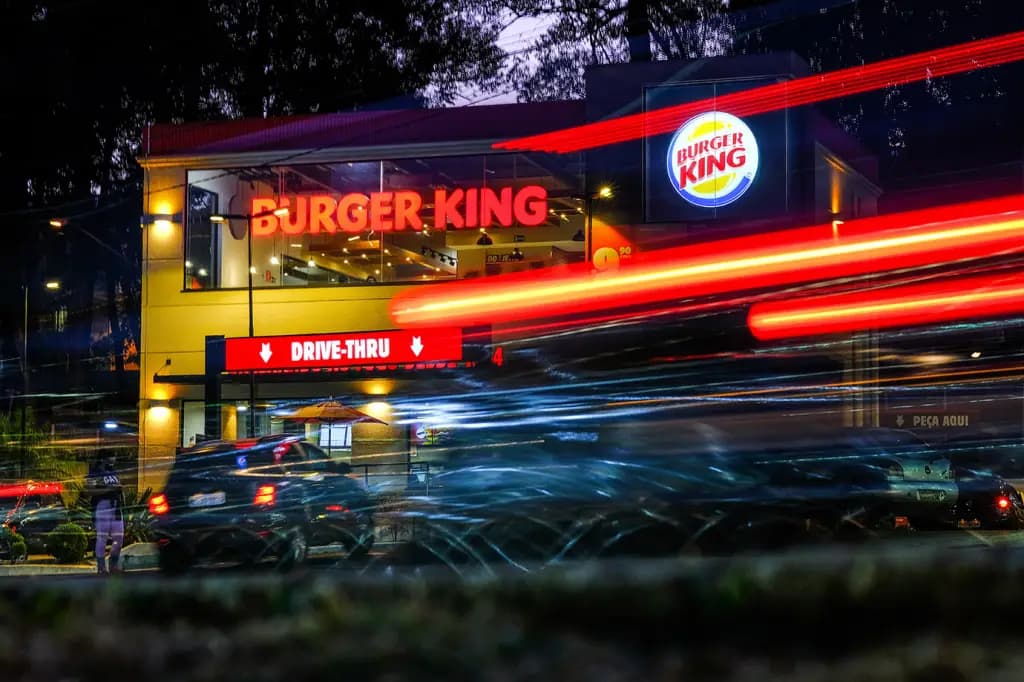 Restaurante vende lanches a R$ 6 para quem apresentar título de eleitor