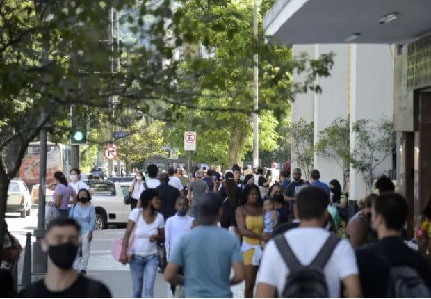 Mortes por Covid-19 têm queda de 12% no mundo em uma semana, diz OMS