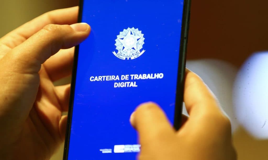 Brasil abre 136 mil vagas com carteira assinada em março; No acumulado do ano, foram geradas mais de 615 mil novas vagas
