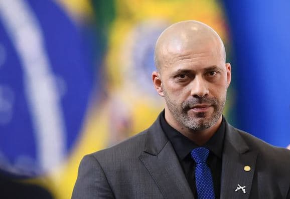 Juiz federal dá 72h para governo explicar perdão a Daniel Silveira