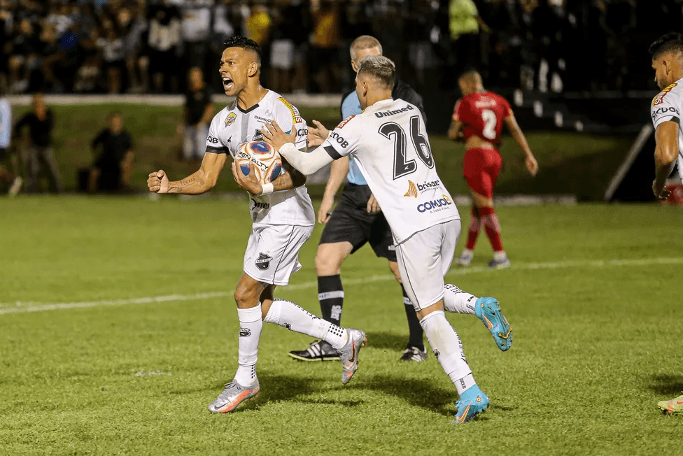 STJD reduz pena e Wallyson volta ao ABC na partida contra o Campinense neste sábado