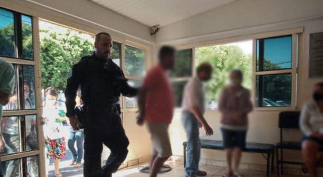 Criança de 5 anos morre queimada em ritual de evocação de espíritos feito pela família em MG; Mãe, avós, tia e ‘líder religioso' foram presos