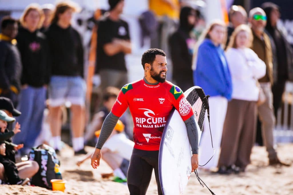 Ítalo Ferreira dispara após decisão polêmica dos juízes e eliminação em Bells Beach: ‘Eu sei perder, mas vai tomar no c*’